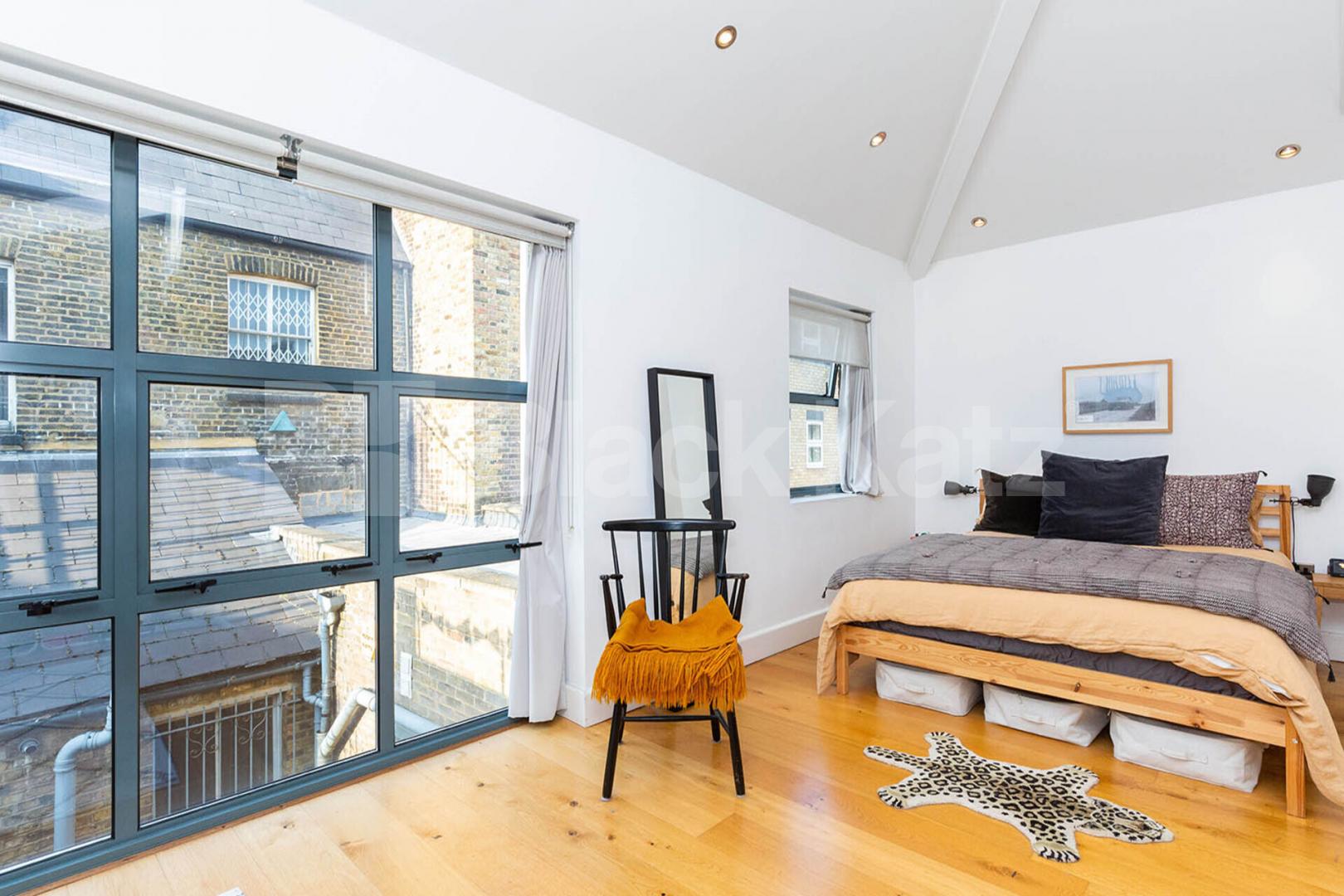 			Private roof terrace, Studio Apartment, 1 bath, 1 reception Apartment			 Bethnal Green Road, BETHNAL GREEN-HACKNEY-LONDON FIELDS